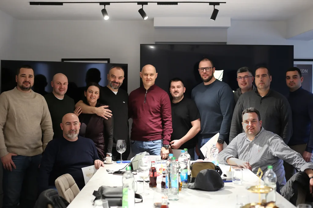 Učesnici edukacije u Aurum Dental Centru o Zimmer implantatima